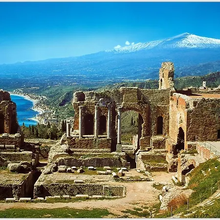 Tra Il Fuoco Dell'etna E Taormina Piedimonte Etneo