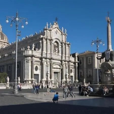 Tra Il Fuoco Dell'etna E Taormina *