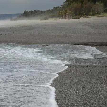 Tra Il Fuoco Dell'etna E Taormina