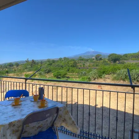 Tra Il Fuoco Dell'etna E Taormina Piedimonte Etneo